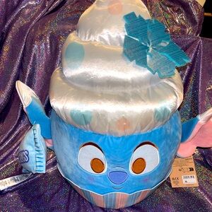 Disney Stitch Holiday Cupcake Munchling